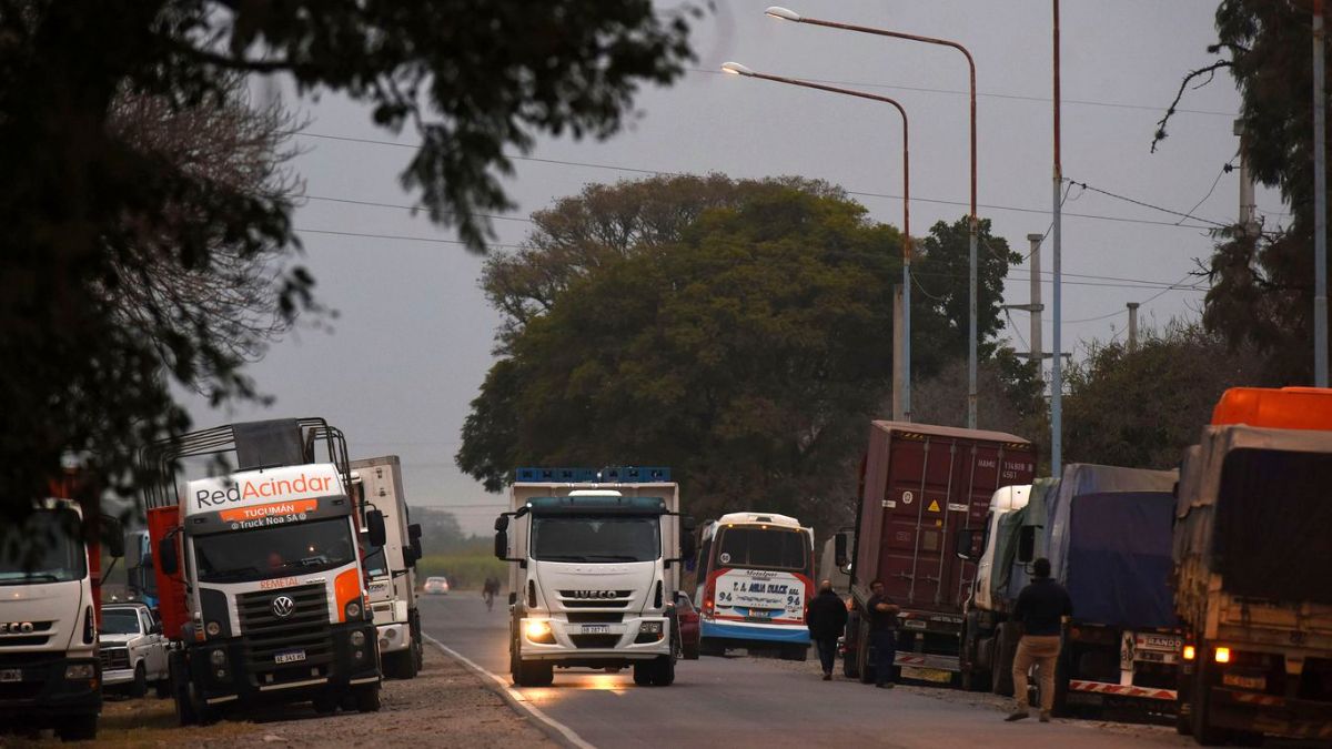 Falta de gasoil: transportistas de paro bloquean rutas en distintos puntos del país
