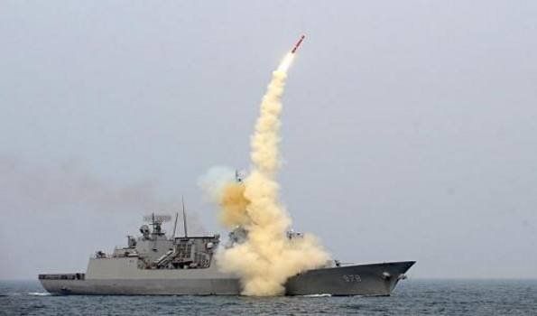 Corea del Norte lanzó dos misiles y volvió a elevar la tensión con Seúl