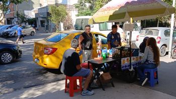 Otra vez problemas con vendedores ambulantes de las afueras del Hospital Pablo Soria