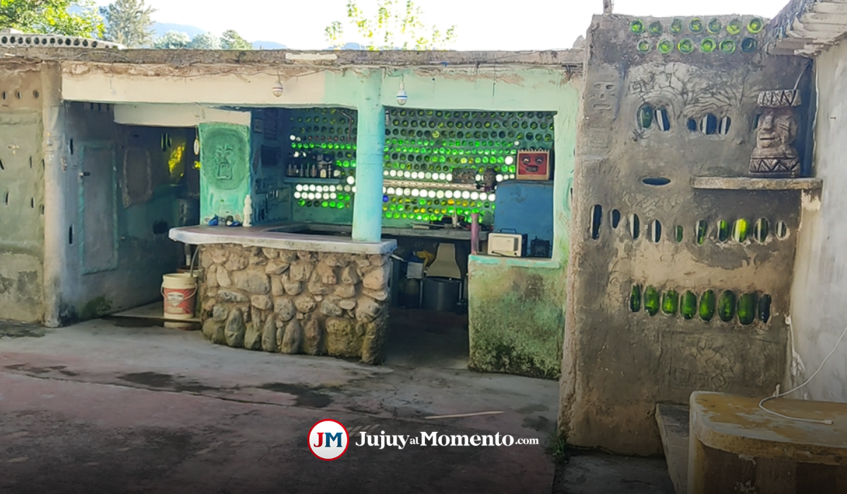 La casa de las botellas, el increíble lugar donde vive Camilo