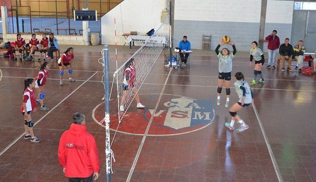 Con vóley y básquet, inician los deportes de conjunto