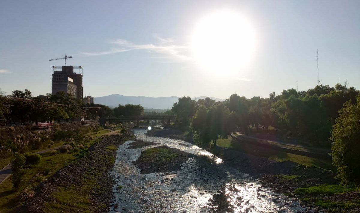 Sigue el calor: martes con pico de 35°C en la ciudad