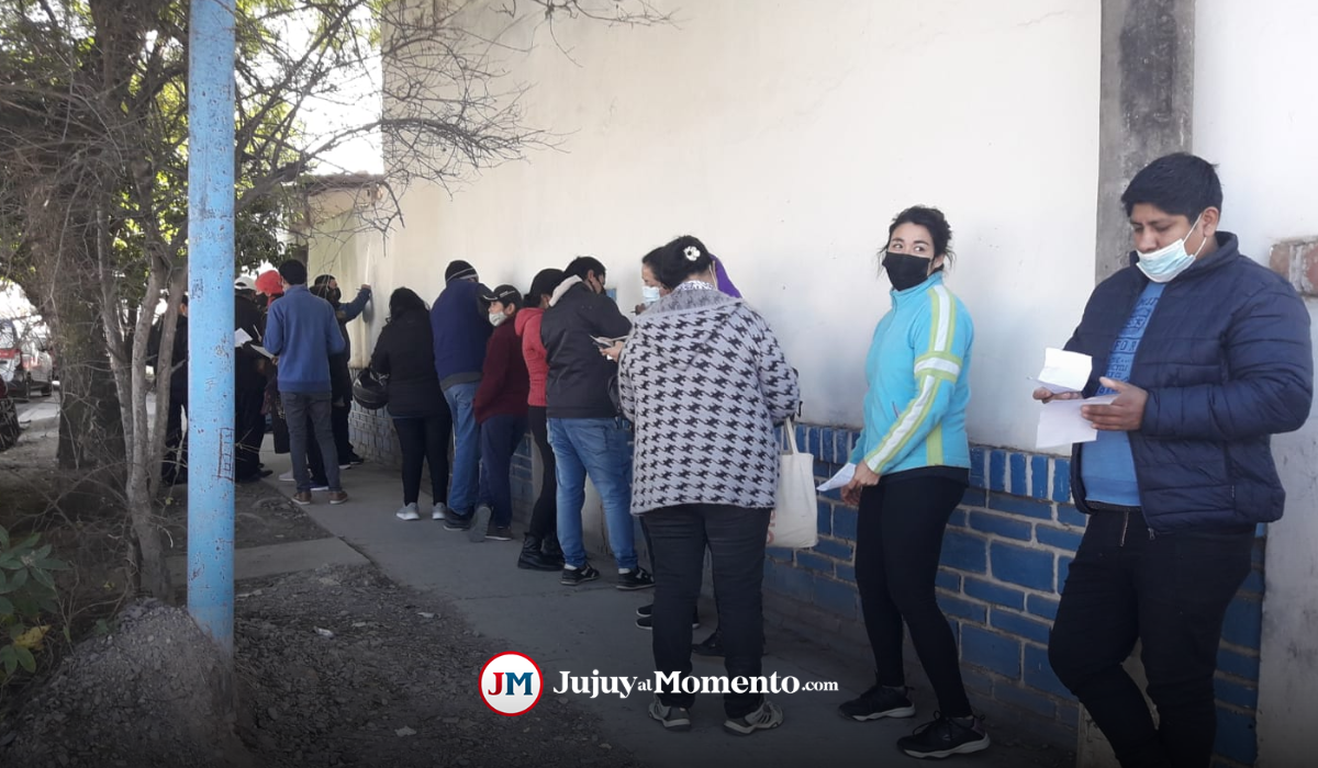 Largas filas por la constancia policial para justificar la falta al trabajo