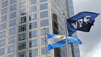 Juicio por YPF: ordenaron la suspensión preventiva de la entrega de acciones de Argentina
