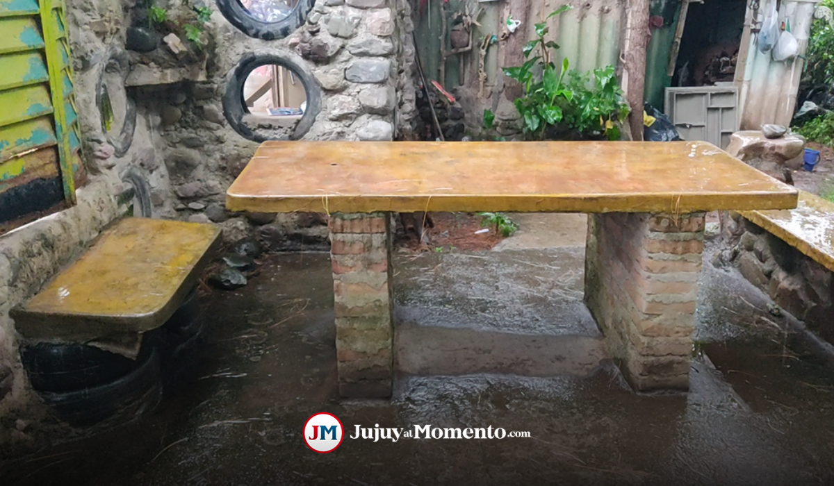 La casa de las botellas, el increíble lugar donde vive Camilo