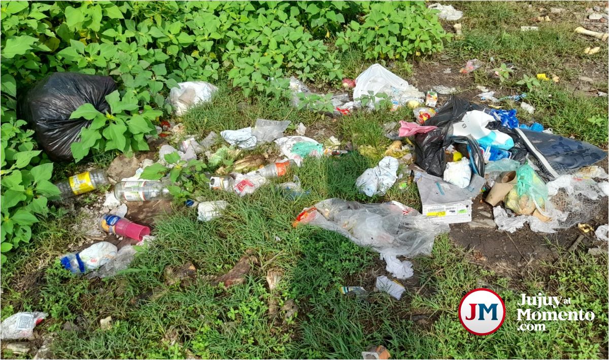 Pese a lo que declaran desde el municipio, Palpalá sigue tapada de basura