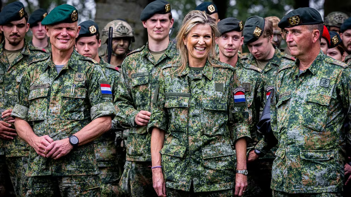 m-xima-sorprendi-al-realizar-ejercicios-militares-con-las-tropas-de