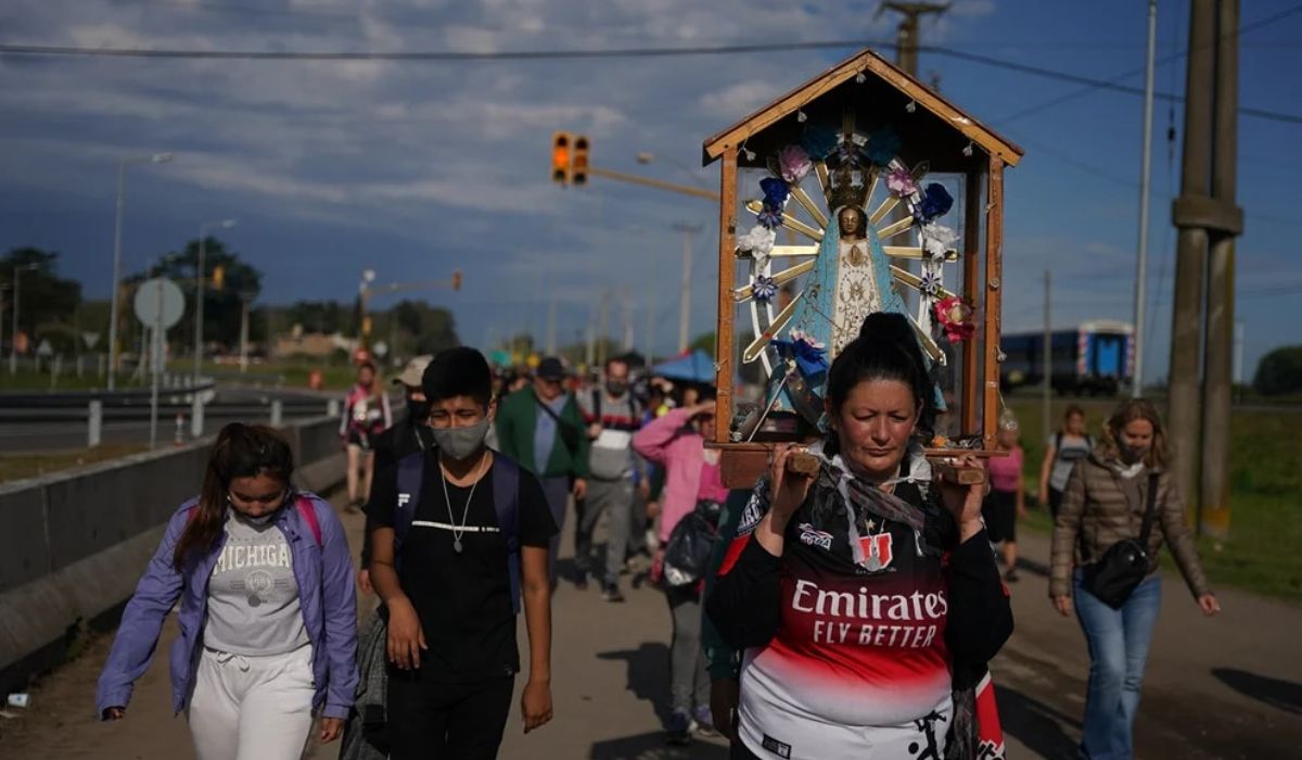 Miles de fieles participan de la peregrinación al santuario de Luján