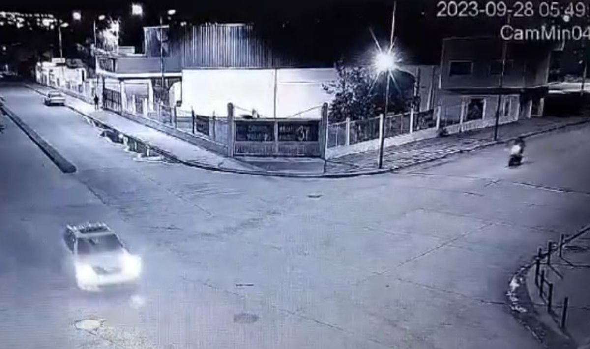 El momento en el que el conductor huye tras atropellar a la policía embarazada