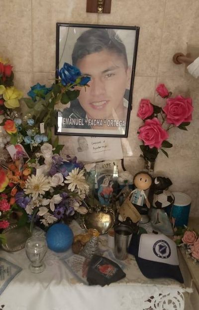 Profanaron la tumba del Fachita Ortega y se llevaron dos camisetas de valor sentimental