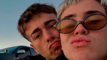 Juan Otero presentó a su novio: quién es el joven que enamoró al hijo de Flor Peña
