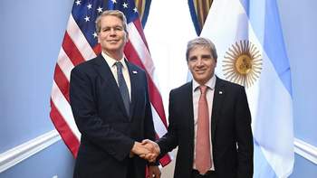 El Tesoro de EEUU vendió dólares en el mercado y confirmó el swap por u$s20.000 millones