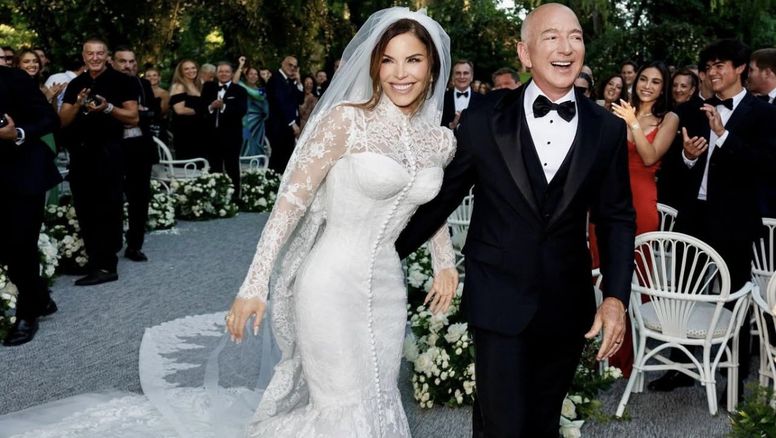 La boda de Jess Bezos terminó con un baile de máscaras y protestas