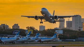 Boom de turistas argentinos al exterior: las salidas del país treparon 45,8% en mayo