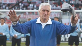 12 de junio, Día del Arquero argentino, en homenaje a Amadeo Carrizo