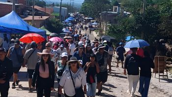 Fieles subieron al Cerro de la Cruz, un día de agradecimiento y pedidos por salud y trabajo