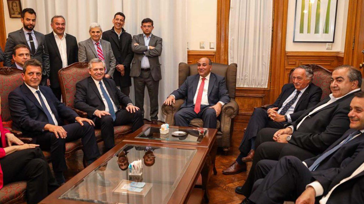 Alberto Fernández se reunió con gobernadores, sindicalistas y empresarios en Tucumán