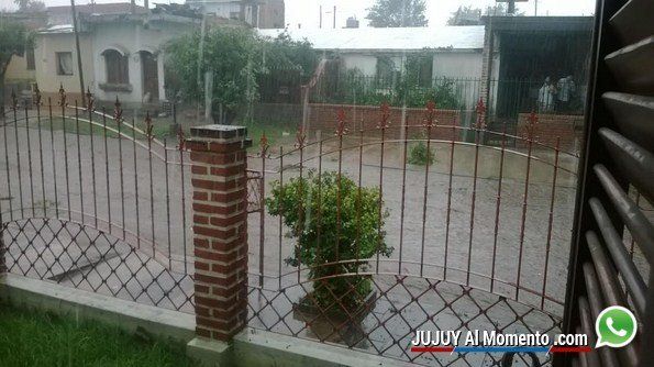 Calles de Alto Comedero inundadas por las lluvias