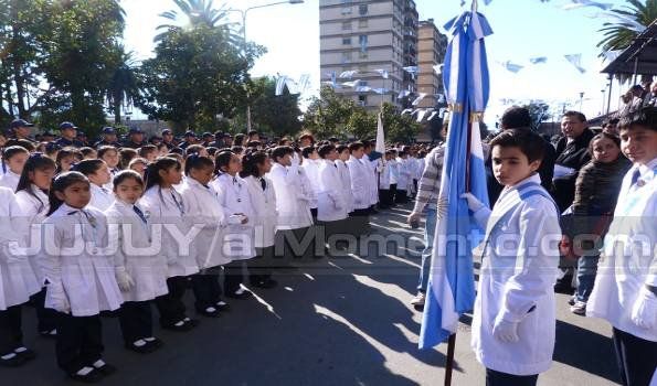 Se conmemoró el Día de la Bandera en Plaza Belgrano