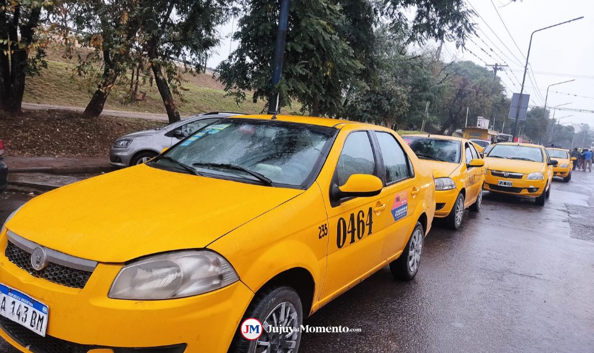 Masivo reclamo de taxistas en Jujuy