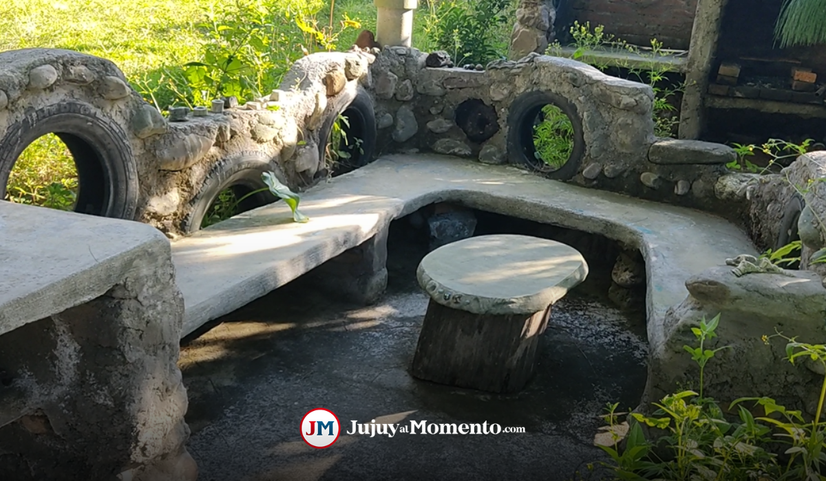 La casa de las botellas, el increíble lugar donde vive Camilo