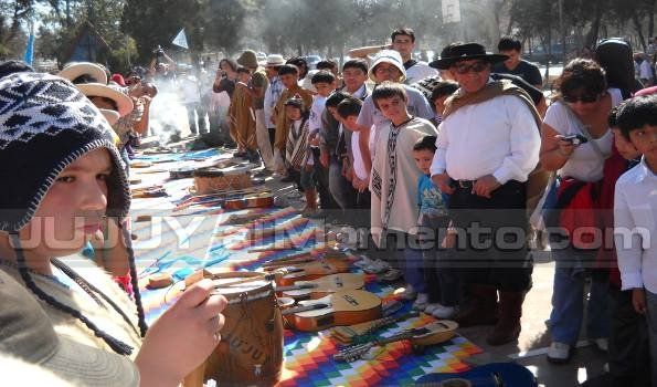 La Caminata de las Quenas inició los festejos del Éxodo Jujeño