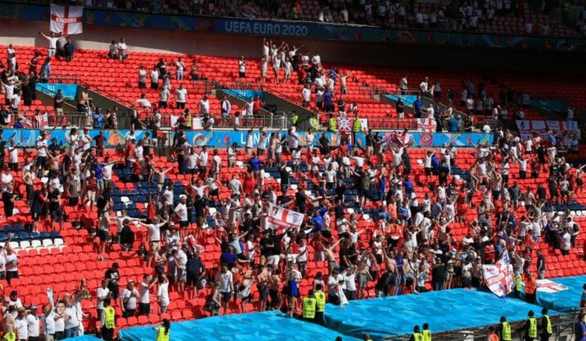 Más drama en la Eurocopa: un hincha cayó de una tribuna en Wembley y está grave