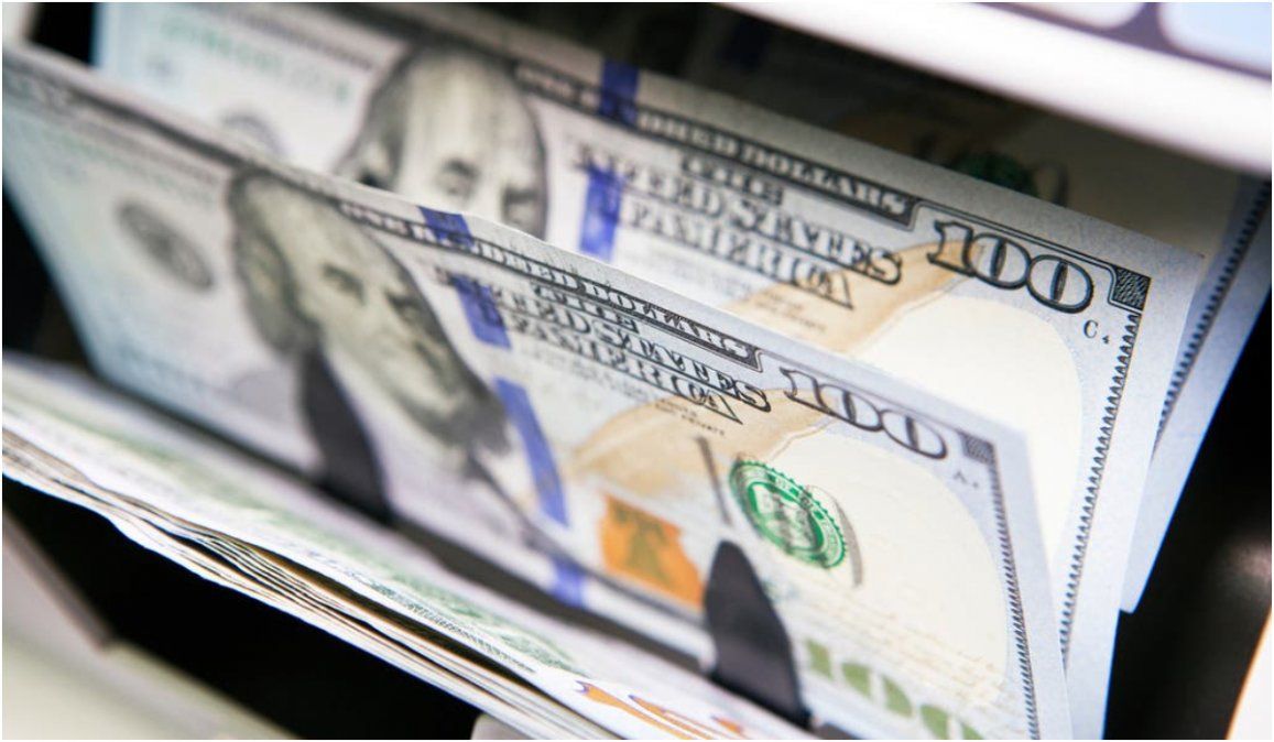 Tras el acuerdo con el FMI, el dólar blue bajó $10