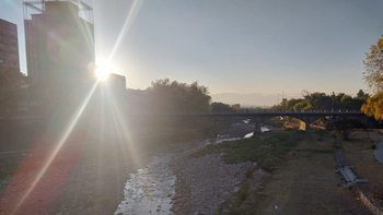 Sin alertas y con cielo despejado: el tiempo en la Capital