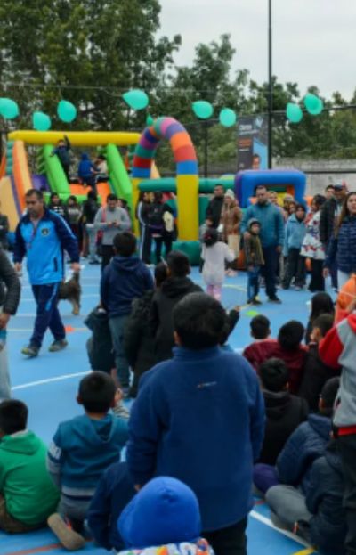 Risas y alegría, el polideportivo de Chijra abrió sus puertas con una gran celebración