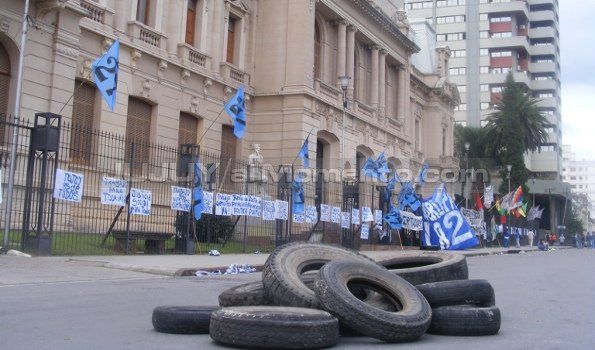 La 27 acampa en Plaza Belgrano reclamando obra pública