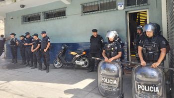 Crece la tensión en transporte: operativo policial en la UTA por el reclamo de choferes