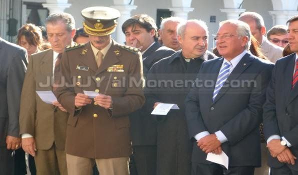 Los funcionarios provinciales no saben el “Himno al Éxodo”