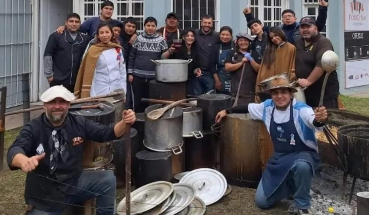 Récord en Jujuy: Cocineros solidarios repartieron 5.000 platos de locro