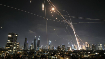 Irán respondió al ataque de Israel con decenas de misiles balísticos