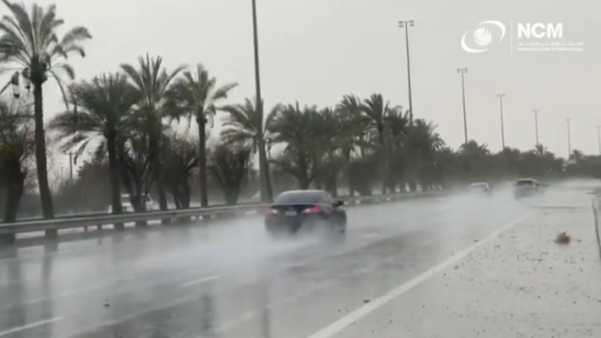 Emiratos Árabes siembra nubes y provoca lluvia artificial ante ola de calor