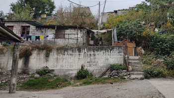 El peligro de usar las escaleras de El Chingo: sin luz y con delincuentes al acecho