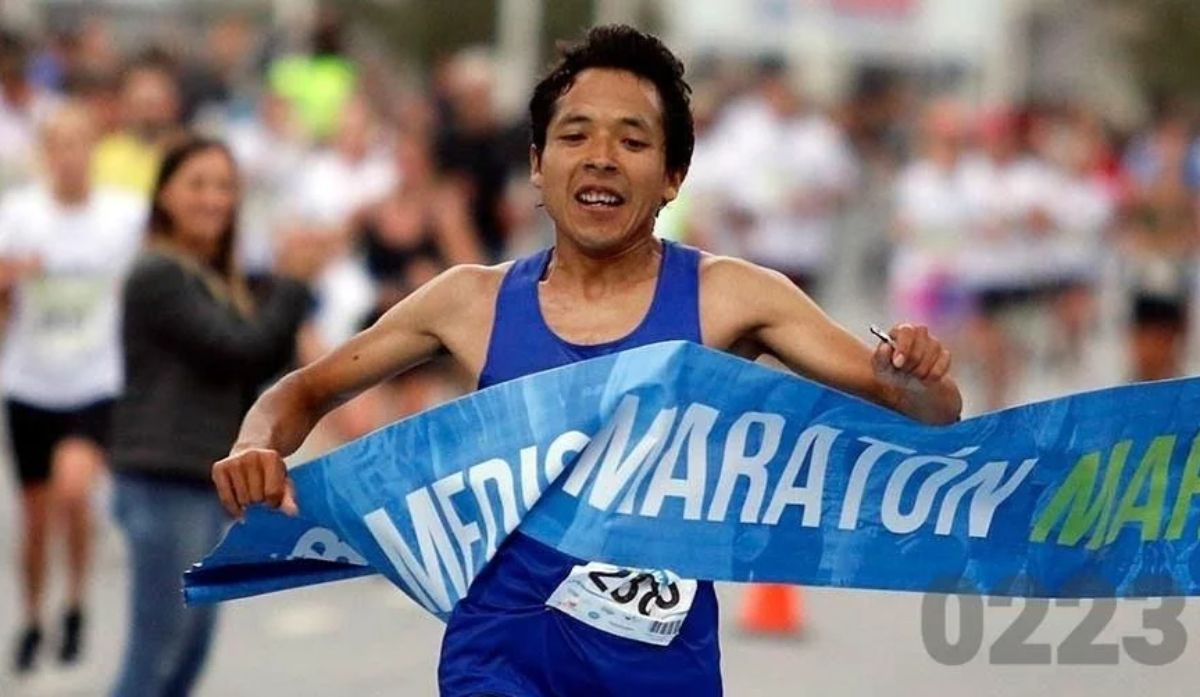 Miguel Maza, campeón de la media maratón de Mar del Plata