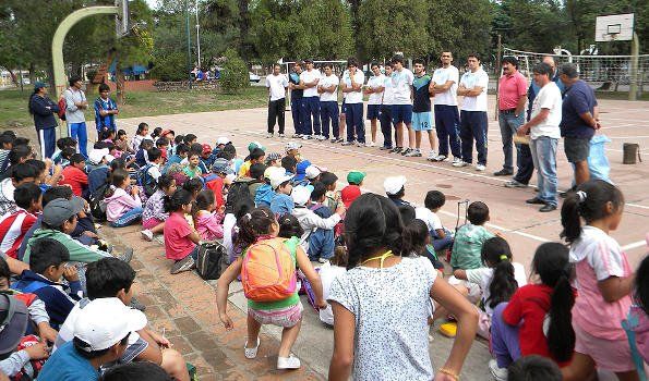 Niños de la Colonia del Parque compartieron con el plantel del Jujuy Vóley