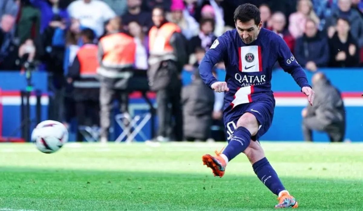 El Golazo De Tiro Libre De Messi Para Darle La Victoria Agónica Al PSG ...