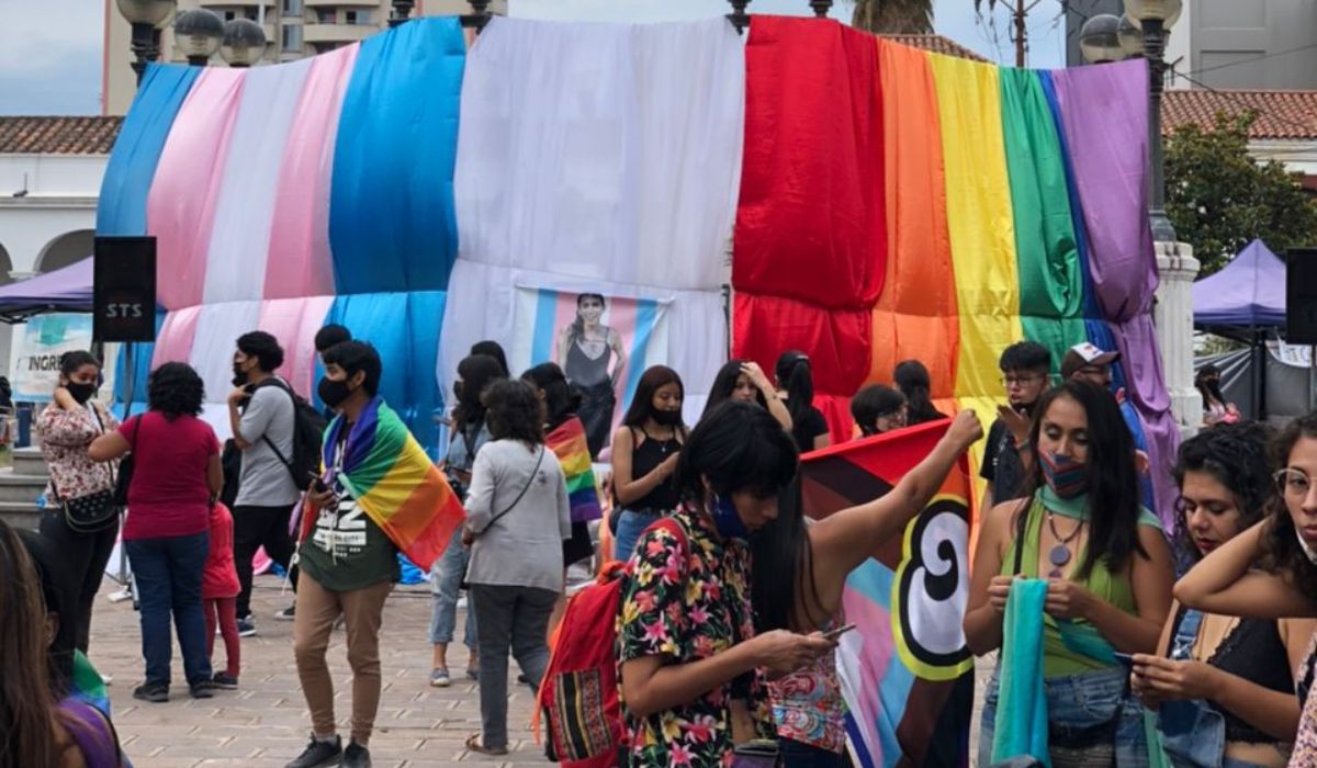 Gran convocatoria en plaza Belgrano por la marcha del Orgullo LGTB