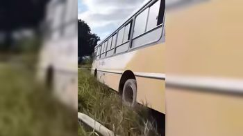 Ruta 66: se le rompió la dirección a un colectivo, desbarrancó y casi termina en tragedia