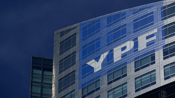 Juicio por YPF: ordenaron la entrega de chats y mails de Luis Caputo y Sergio Massa
