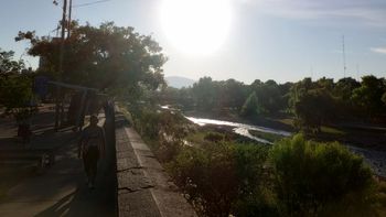Pico de 30°C y alerta por tormentas en la ciudad
