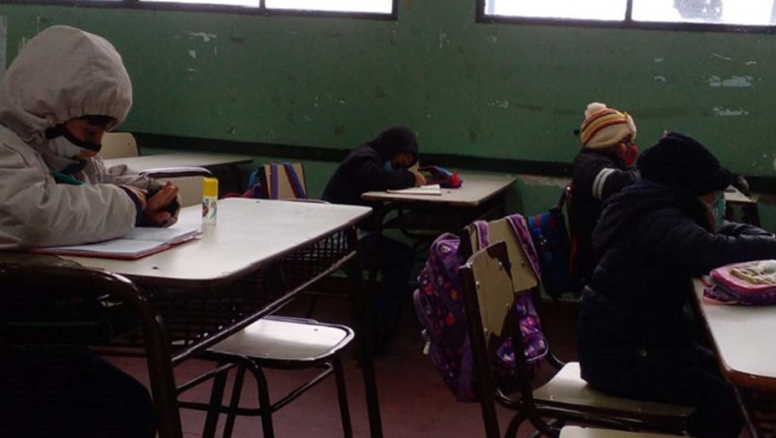 Clases en el frío extremo: críticas a la falta de previsión del Ministerio de Educación