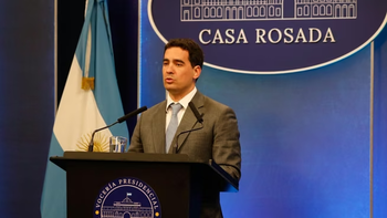 El Gobierno defendió su programa económico pese al avance del riesgo país