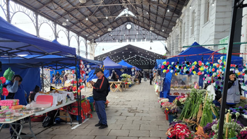 Comenzó la Feria de Ofrendas y Flores en la vieja estación: lo que podés encontrar