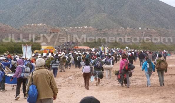 Miles de fieles acompañaron el descenso de la Virgen de Punta Corral