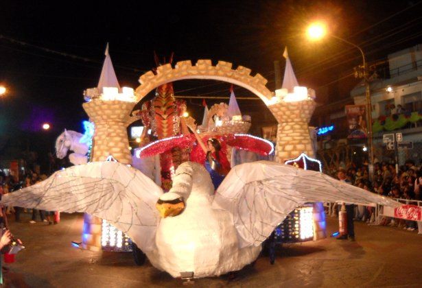 Se realizó el 5º desfile de carrozas