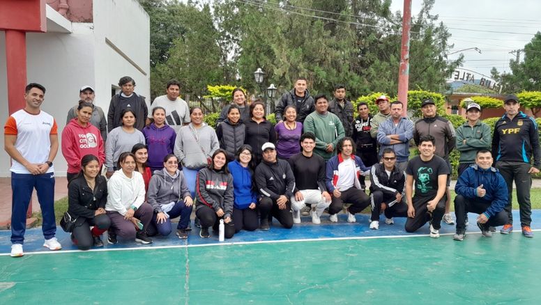 A través de capacitaciones, promueven el handball provincial